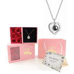 Colar eu te amo em todas as línguas + caixa com rosas